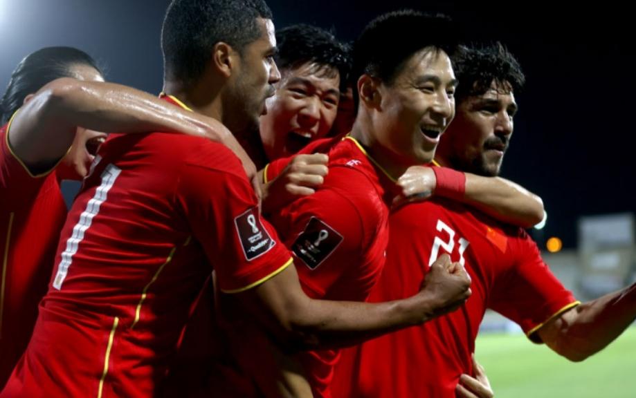 13分A组第一，穿1年前破球衣，没奖金！伊朗队更像“没家的孩子”