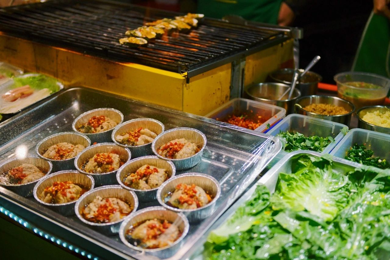 成都建设路美食街和春熙路哪个好,探寻成都更具特点的美食街