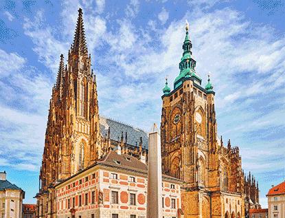 「钢·旅」疯狂布拉格：房子会跳舞、飞艇停屋顶…