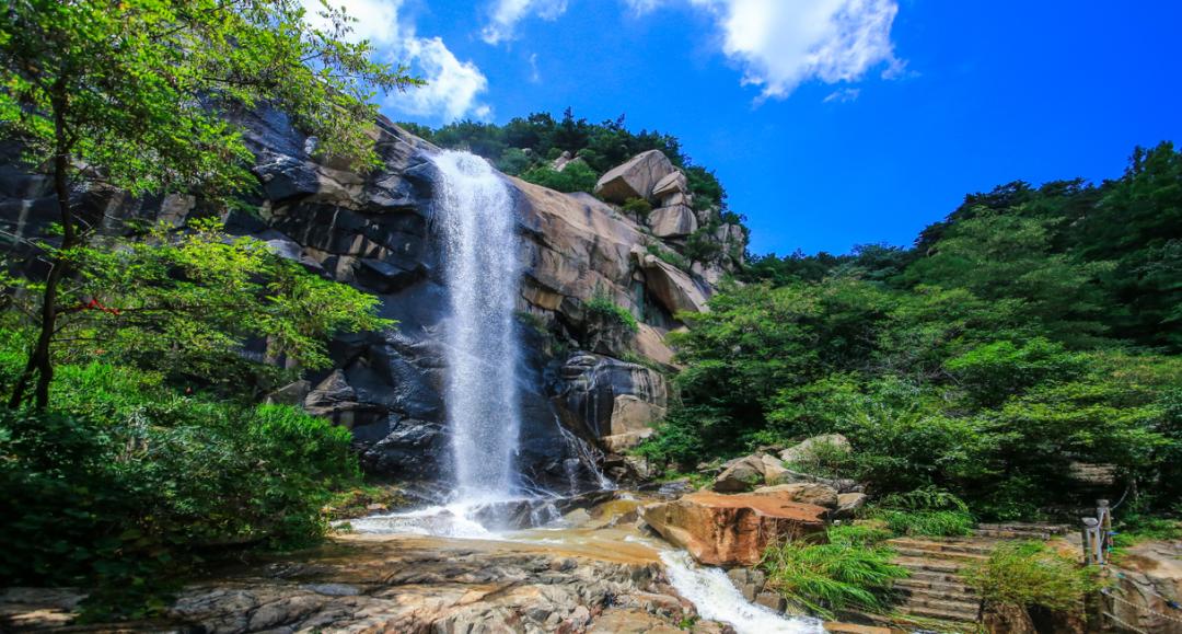 带你峡谷漂流感受一下夏天的气息,端午游玩清凉谷踏浪漂流清凉一夏