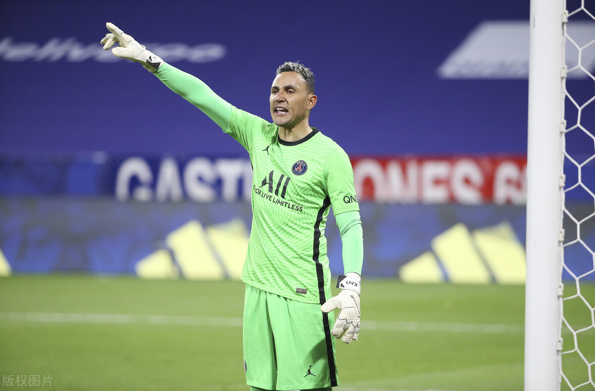 大巴黎1号门将之争！纳瓦斯把欧洲杯MVP挤为2号，并获梅西支持