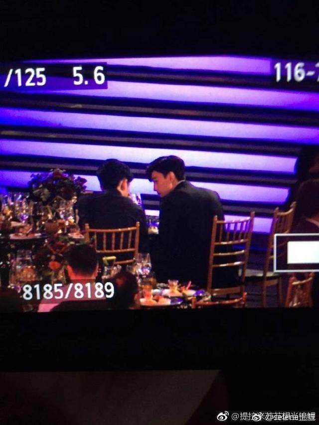 邓伦刘昊然同框热聊，两个人好直男呀，但旁边的关晓彤尴尬了