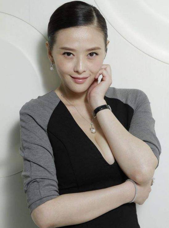 荒唐的萧淑慎：与富商暧昧不清，抢男人成瘾，情定小15岁无业游民