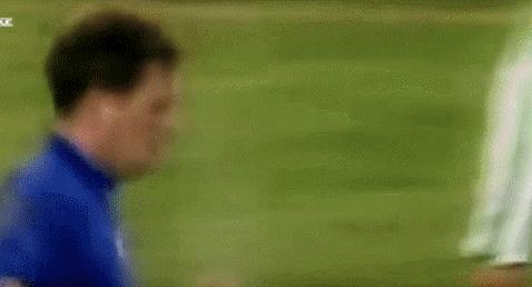 加斯科因要不要退场,加斯科因给裁判出红牌