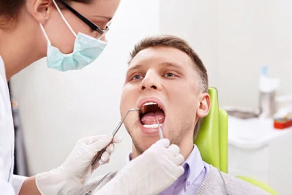 上火牙龈肿痛最见效的泻火方法,上火导致牙龈肿痛吃什么好得快