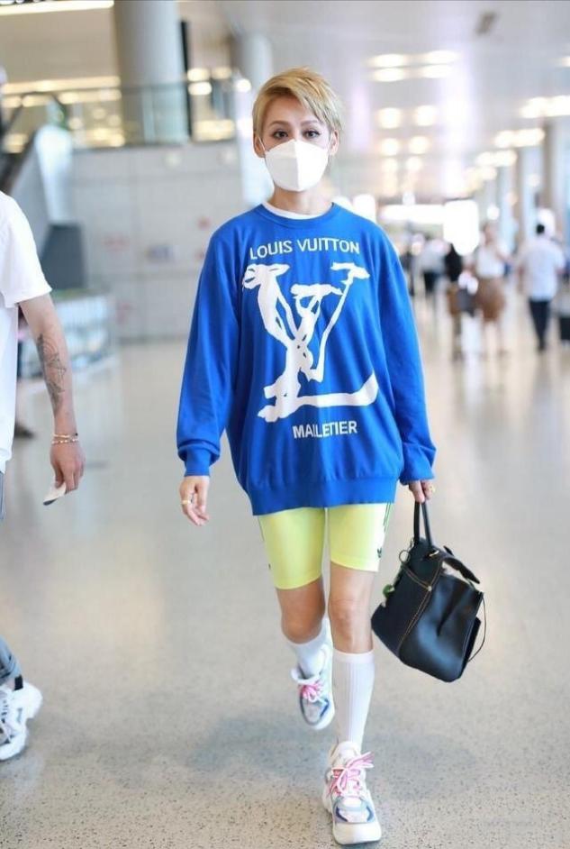 夏季小白鞋搭的中筒袜,适合平底鞋穿搭的袜子