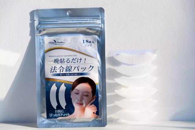 硬刚女皇龙妈也扛不住法令纹，2条沟壑让人心疼，贴一贴就消了