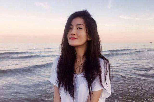 谢娜晒两次产后马甲线对比照,谢娜晒一胎二胎产后马甲线