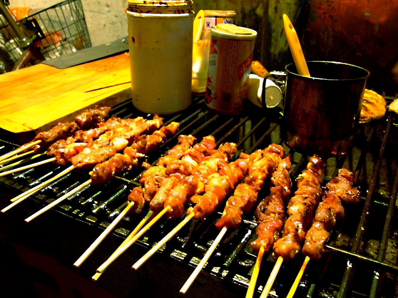 小型烧烤摊能赚多少钱,路边烧烤投资多少钱