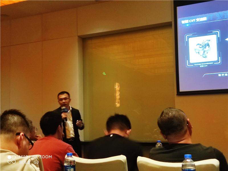 2020现代第七代伊兰特白色,小米社区新品季