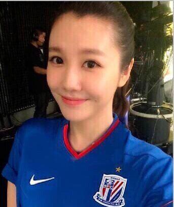 刘语熙阿根廷球衣,刘语熙穿巴萨球衣