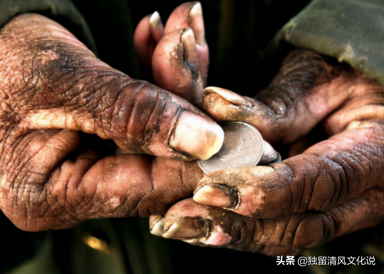 出殡撒纸钱的习俗,出殡时姑爷撒纸钱有什么讲究