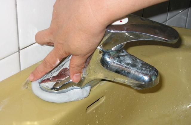 窗户填缝胶能多少年不开裂,为什么没人用玻璃胶填缝