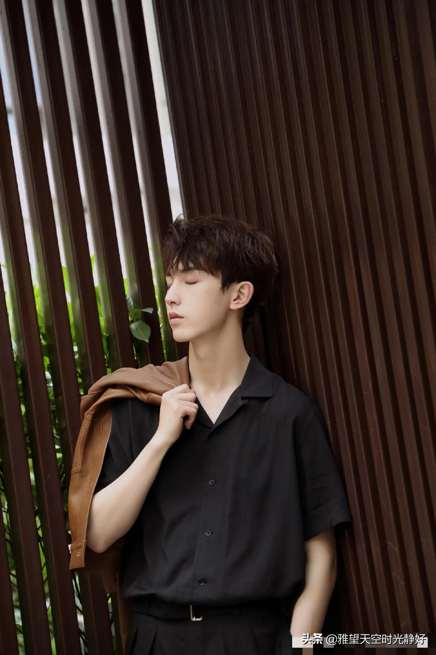 盘点国内男明星完美侧颜，谁才是你心中360度无死角完*男美**神呢？