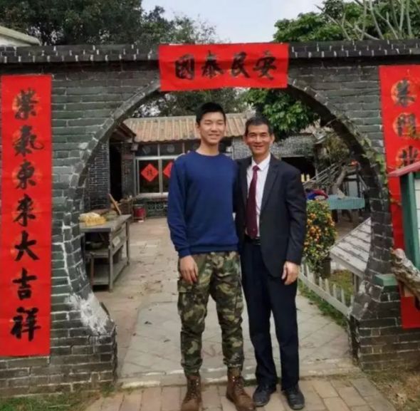 年仅20岁北美高材生张一得自杀去世，网红单亲爸爸遭质疑