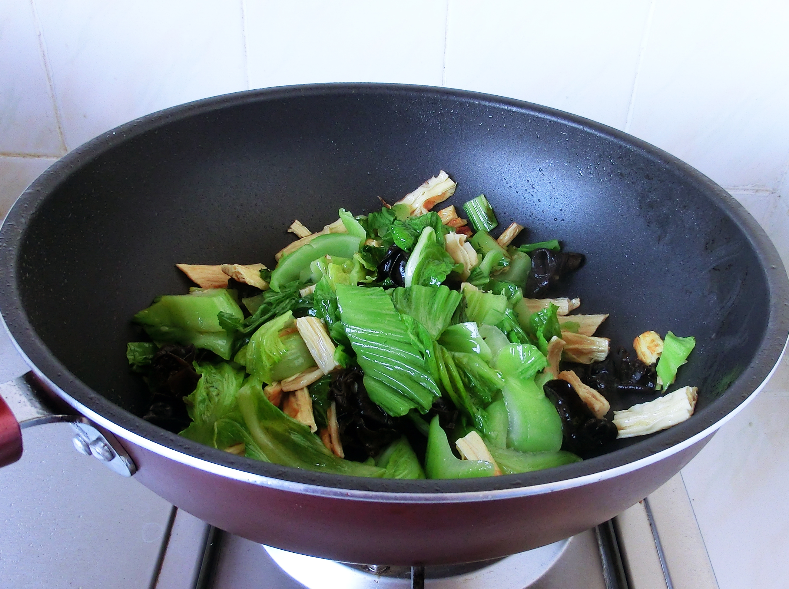 今天除夕，老话说：饮食自倍，脾胃乃伤，多吃“4个1”，保肝护胃