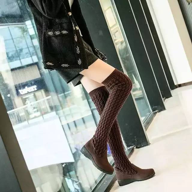 不是我炫耀，下图的过膝长靴！给我十双雪地靴都不换，高贵又迷人