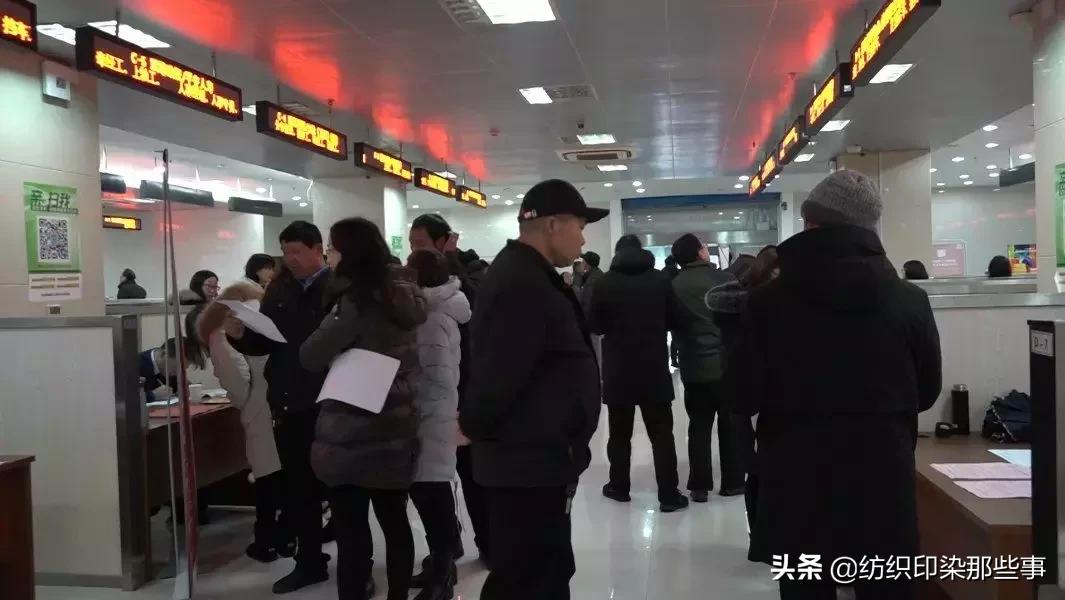 纺织老板哭着说：月薪10000元难招人！网友：再也不去织布了