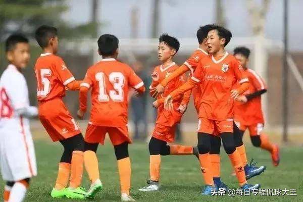 足球青训对国足的影响,中英青训十年对比