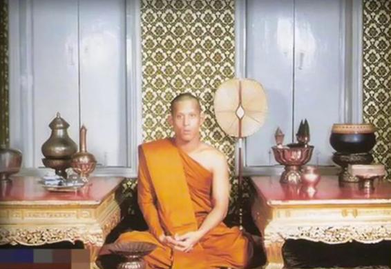 泰王跪拜僧王完整版,僧王用给泰王下跪吗