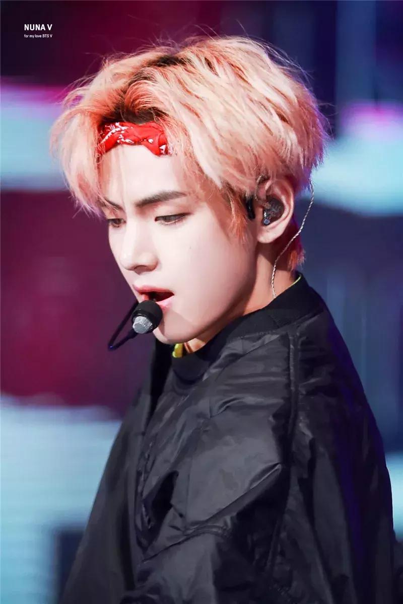 丝巾过时不,丝巾系的不只是精致时髦更是品味