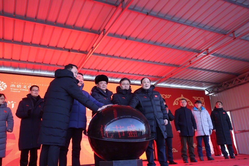 冰钓头鱼拍卖,冰湖捕鱼头鱼拍卖