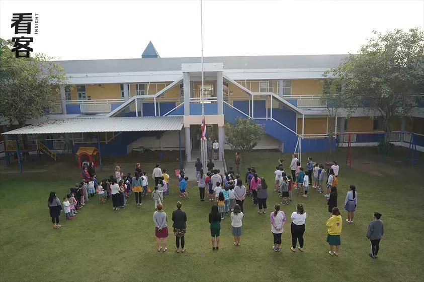 为了孩子上学全家都搬到县城好嘛,为了孩子上学全家去异地