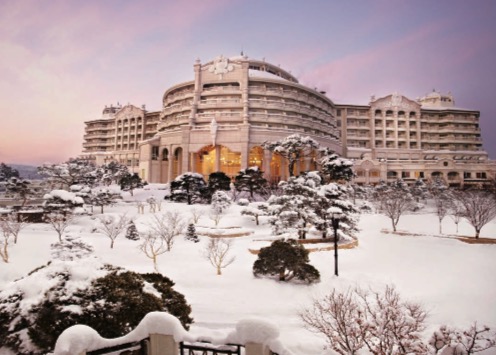 韩国大明山滑雪度假酒店,雪山温泉spa池