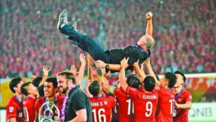 斯科拉里与格雷米奥解约耐人寻味，代替李铁出任国足主帅值得一试