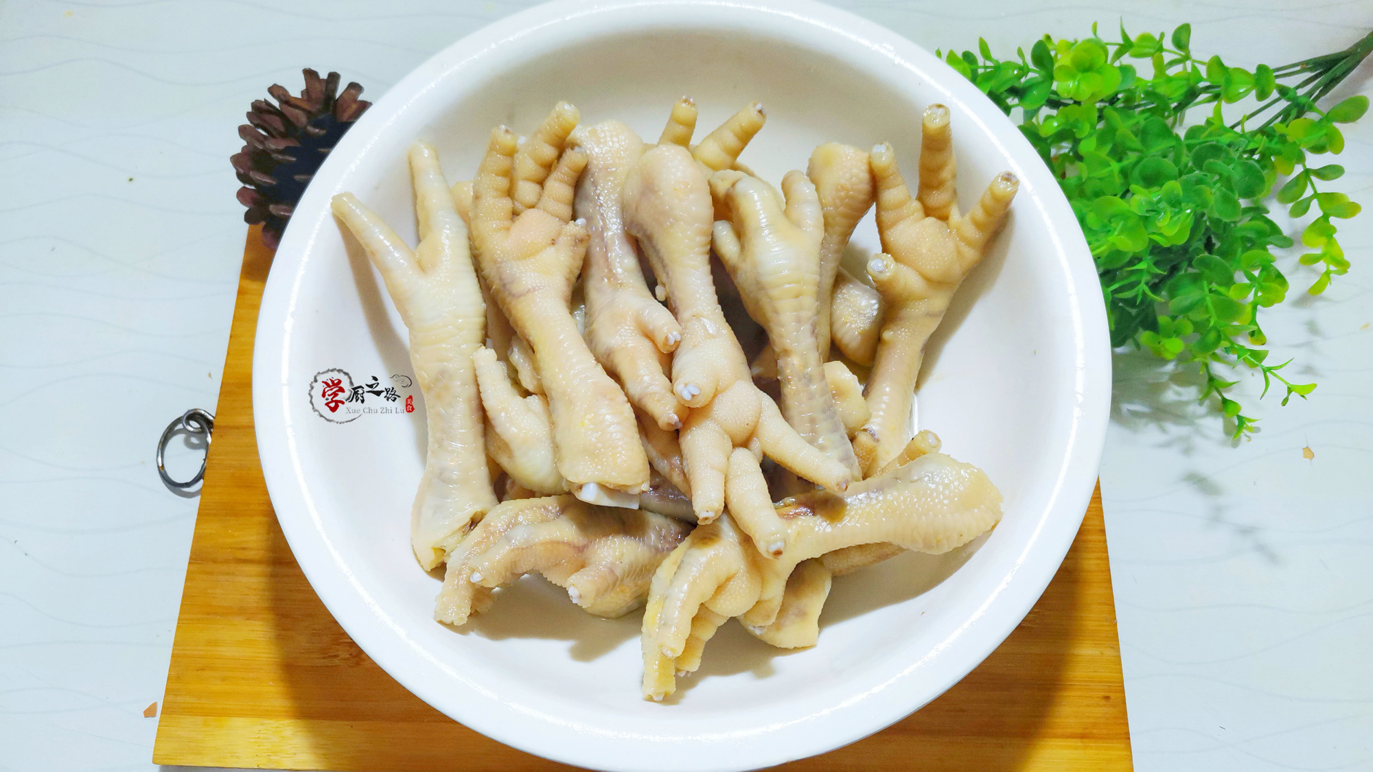 虎皮鸡爪软烂脱骨的技巧,虎皮鸡爪破皮方法