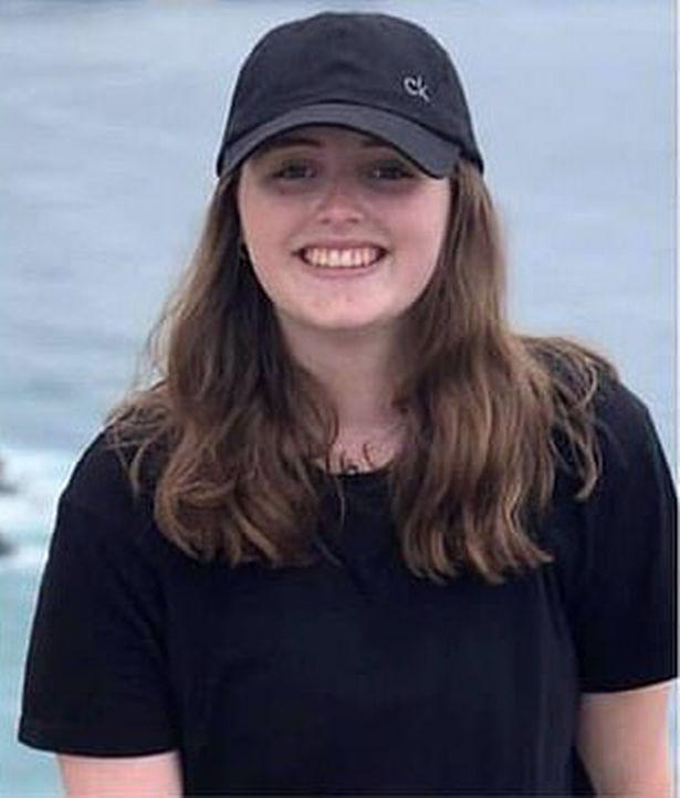 英22岁女子密约男友死亡，男友拍下七张私密尸照，称豪情窒息致死