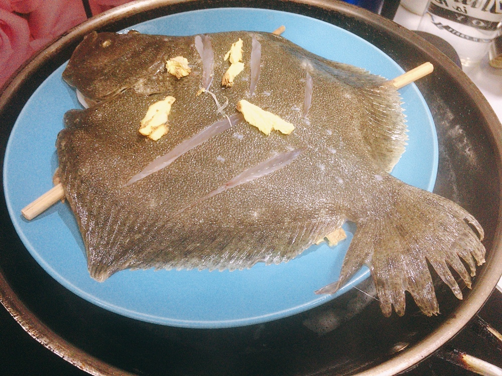 冰冻的鱼清蒸鱼用冷水蒸还是热水,清蒸鱼冷水上锅还是水开后上锅