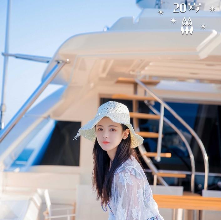 6张杨超越的照片中混进1张宋祖儿的照片，3秒能认出都是真爱粉