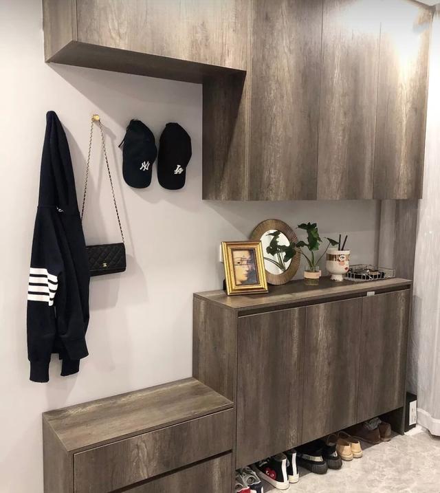 玄关鞋柜装修十大禁忌,鞋柜没做到顶上方的空间怎么利用