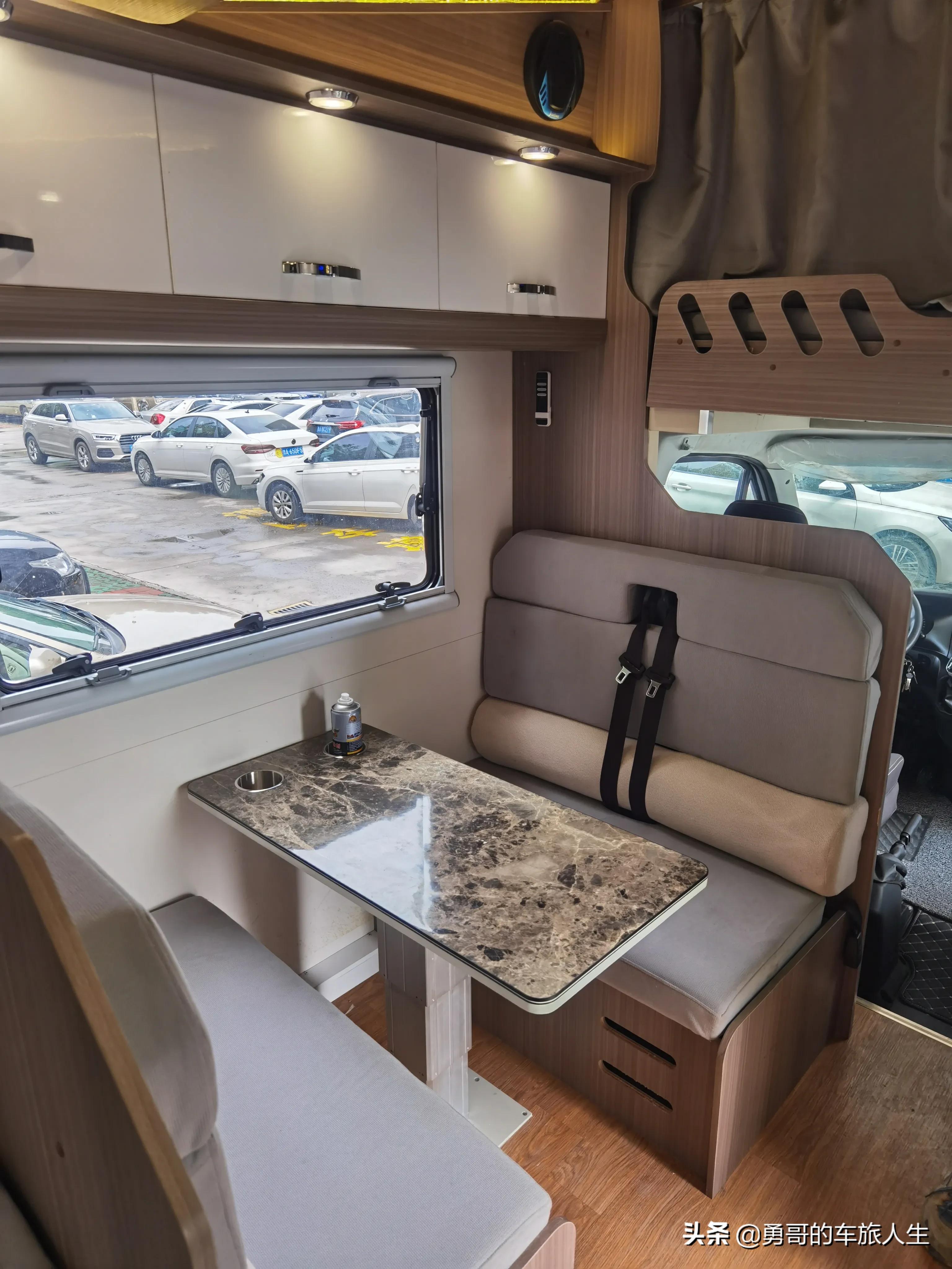 依维柯b型6座房车最新款价格多少,国六进口6.5吨依维柯房车无拓展