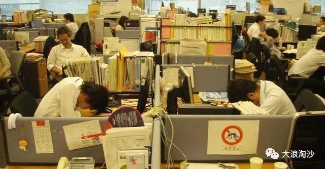 如何看待拼多多员工加班猝死一事,如何看待拼多多员工猝死的事情