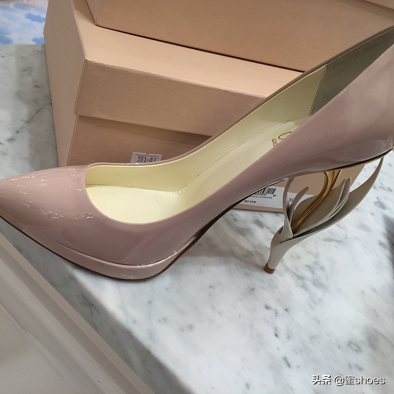 KerrieLuft花朵鞋跟的高跟鞋，让脚上开满鲜花的鞋子