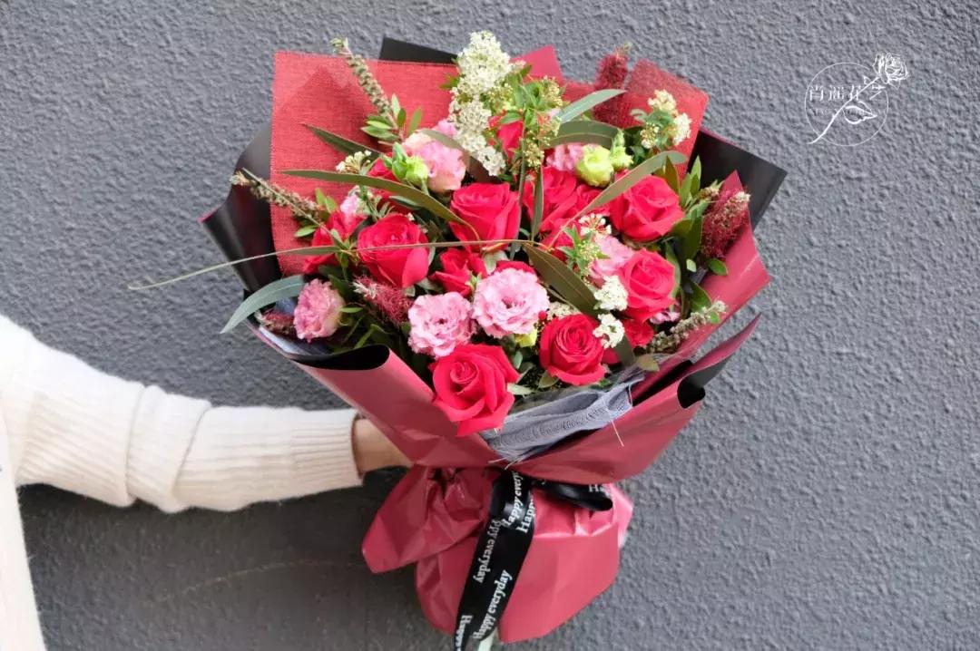 开一个花店大概能挣多少钱,成都开花店一个月能挣多少钱