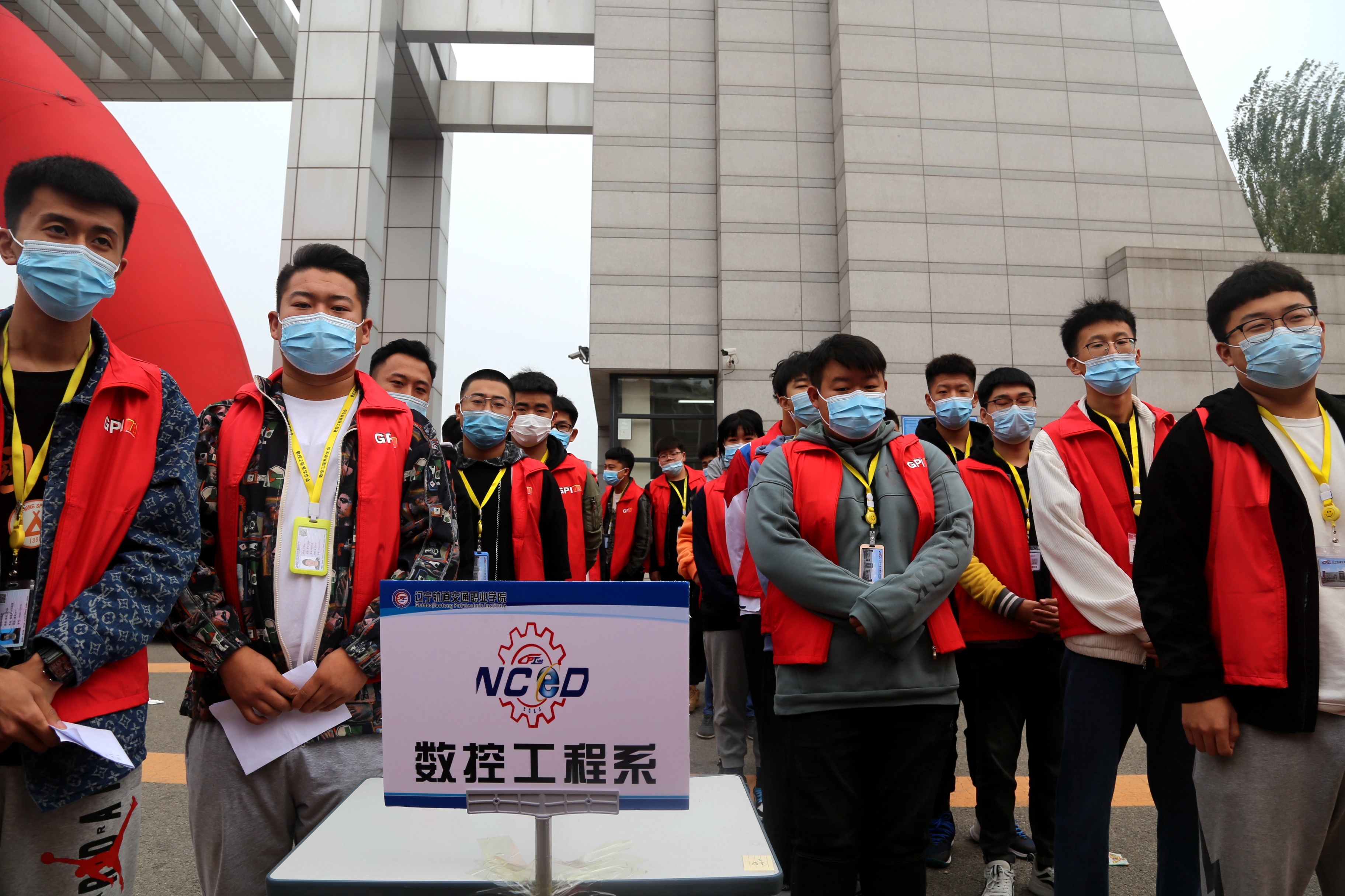 小红马甲志愿者,辽宁轨道交通职业学院报到