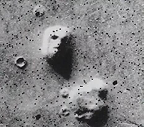 揭秘月球背面神秘的外星人存在,月球上出现的外星人踪影