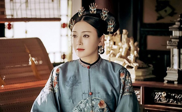 从白月光到莫向晚秦岚只用了支“本宫不死”色口红