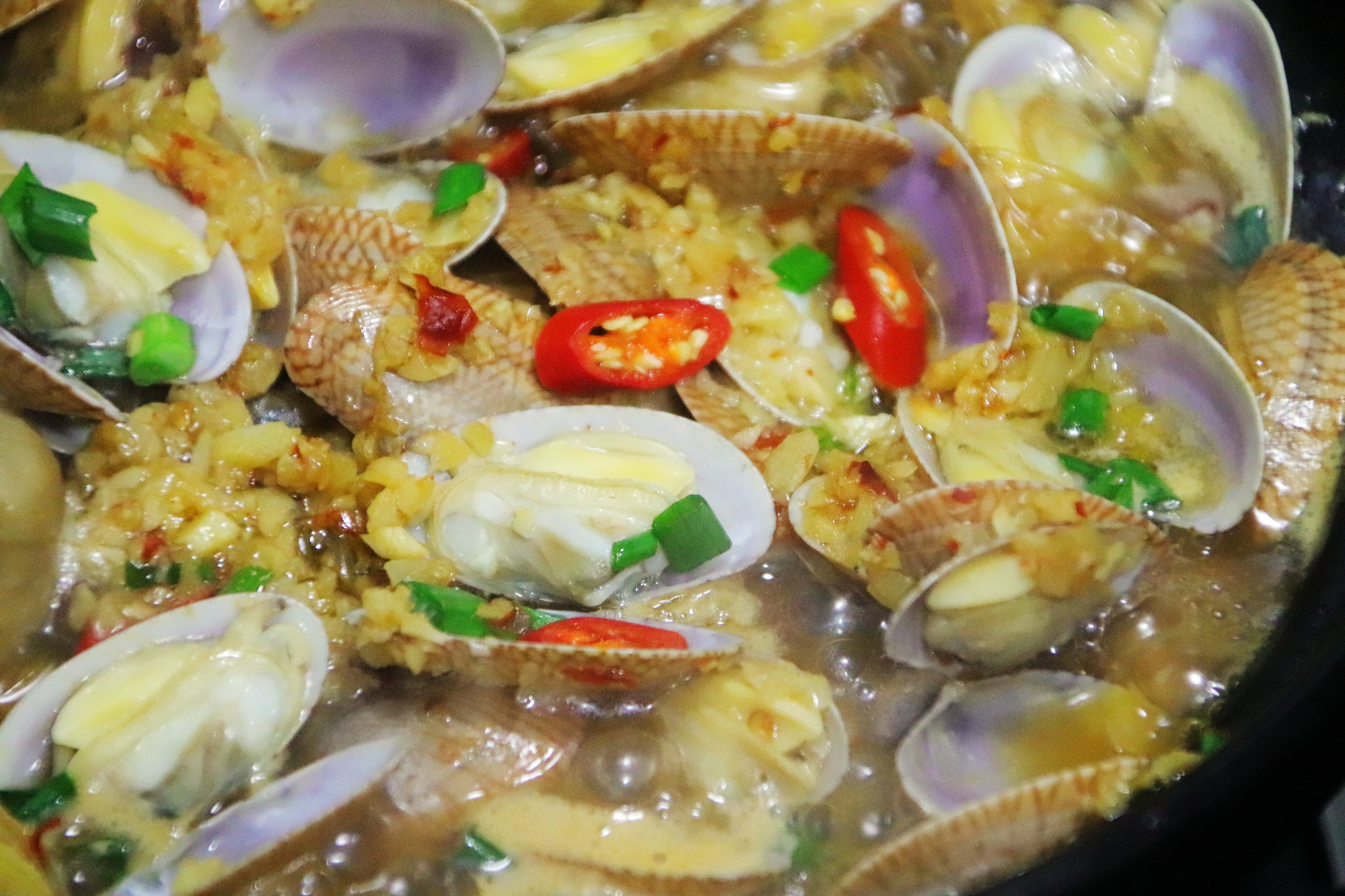 花甲粉丝家常做法可以放烤箱里面,想吃花甲粉丝自己在家也可以做