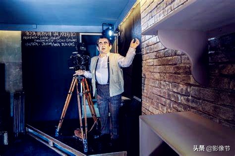 《瓦尔特保卫萨拉热窝》导演拒绝救援，最终死于萨拉热窝围困