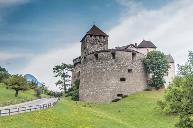 放在地图上很难找到的10个国家,地图上小到看不见的地区