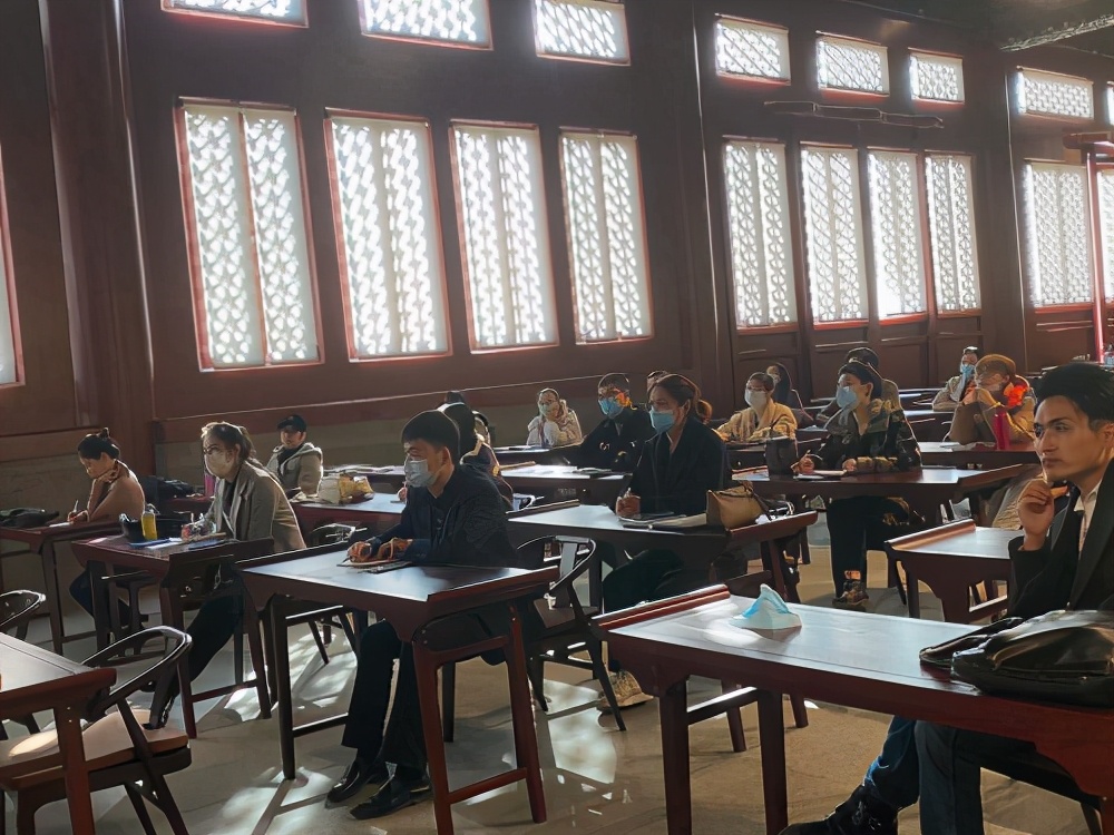 “八小时约定”首都职工演讲比赛开展决赛选手“演讲的表达与训练