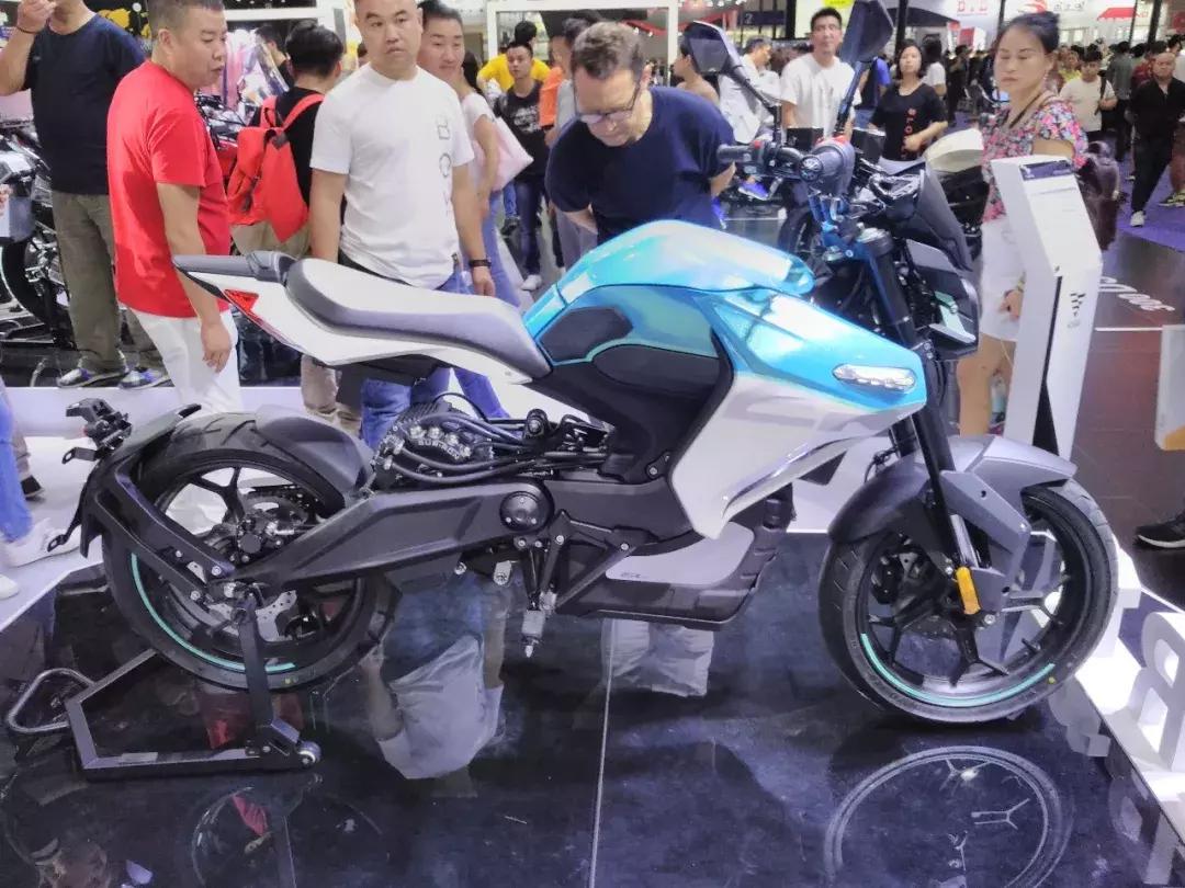 搭载宝马发动机的豪华车型,搭载3.0tv6发动机宝马