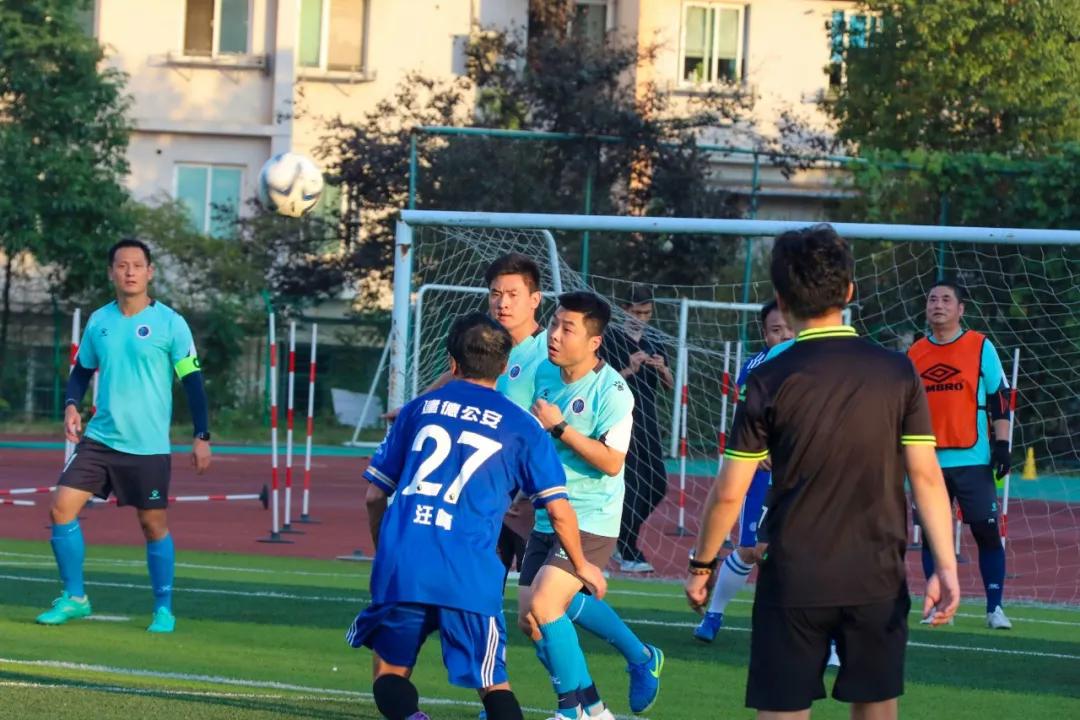 以球会友传情谊增进交流展风采,以球会友推动蓬勃发展