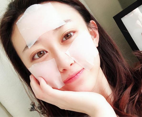 毛孔粗大出油用什么方法可以改善,脸爱出油毛孔粗大用什么护肤产品