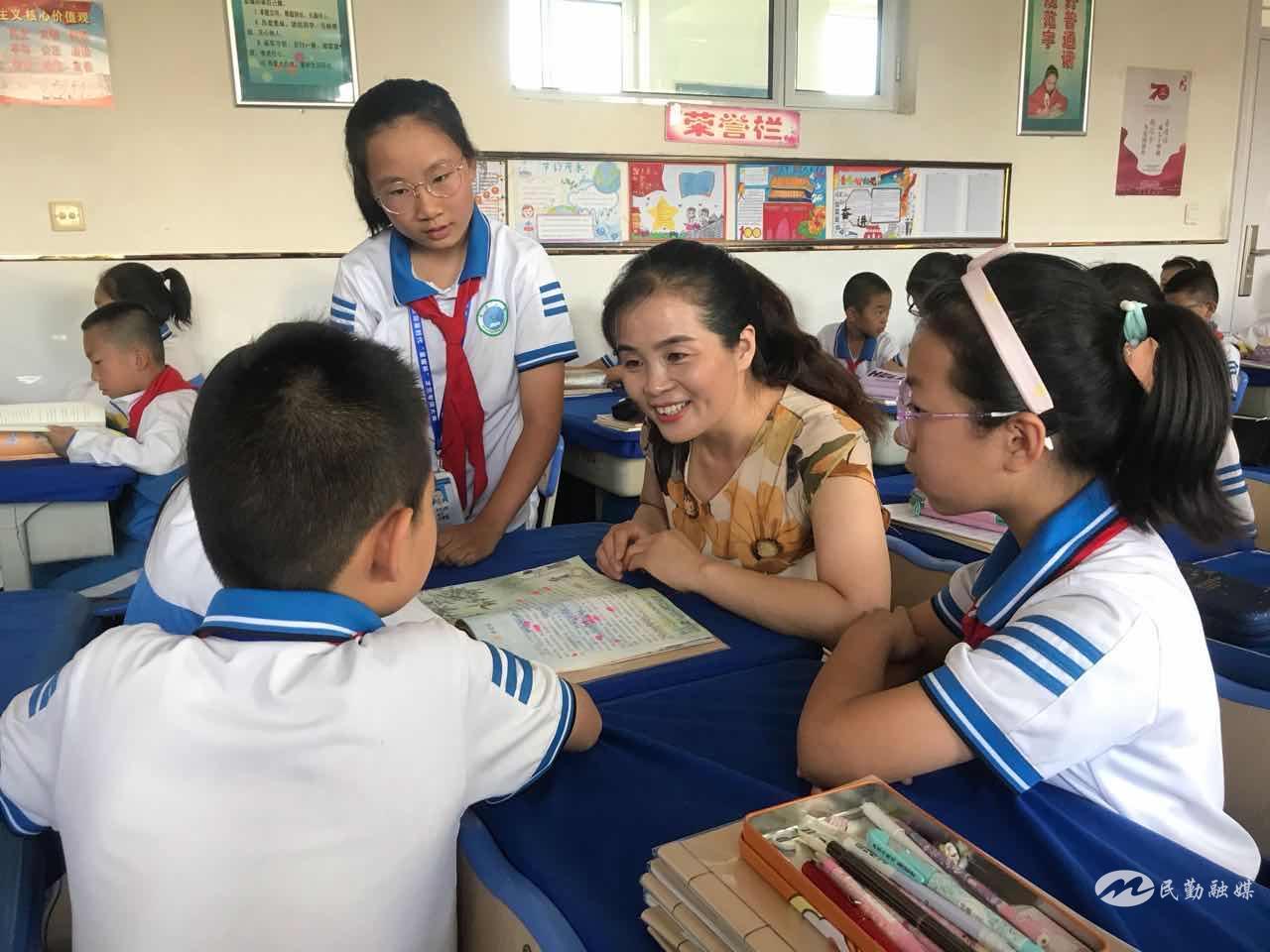 桃李不言下自成蹊——记民勤县东关小学县级“优秀班主任”王青