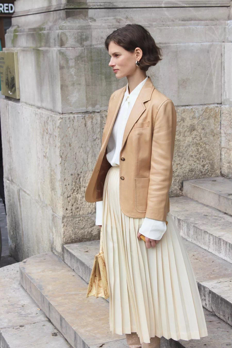 西装裙子怎么穿才好看,西装裙子开春率先走红的时髦搭配